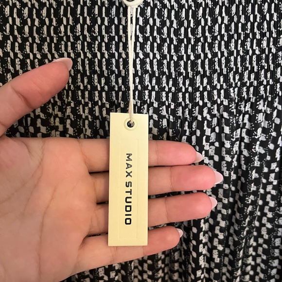 Max Studio black white skirt - Picture 2 of 4